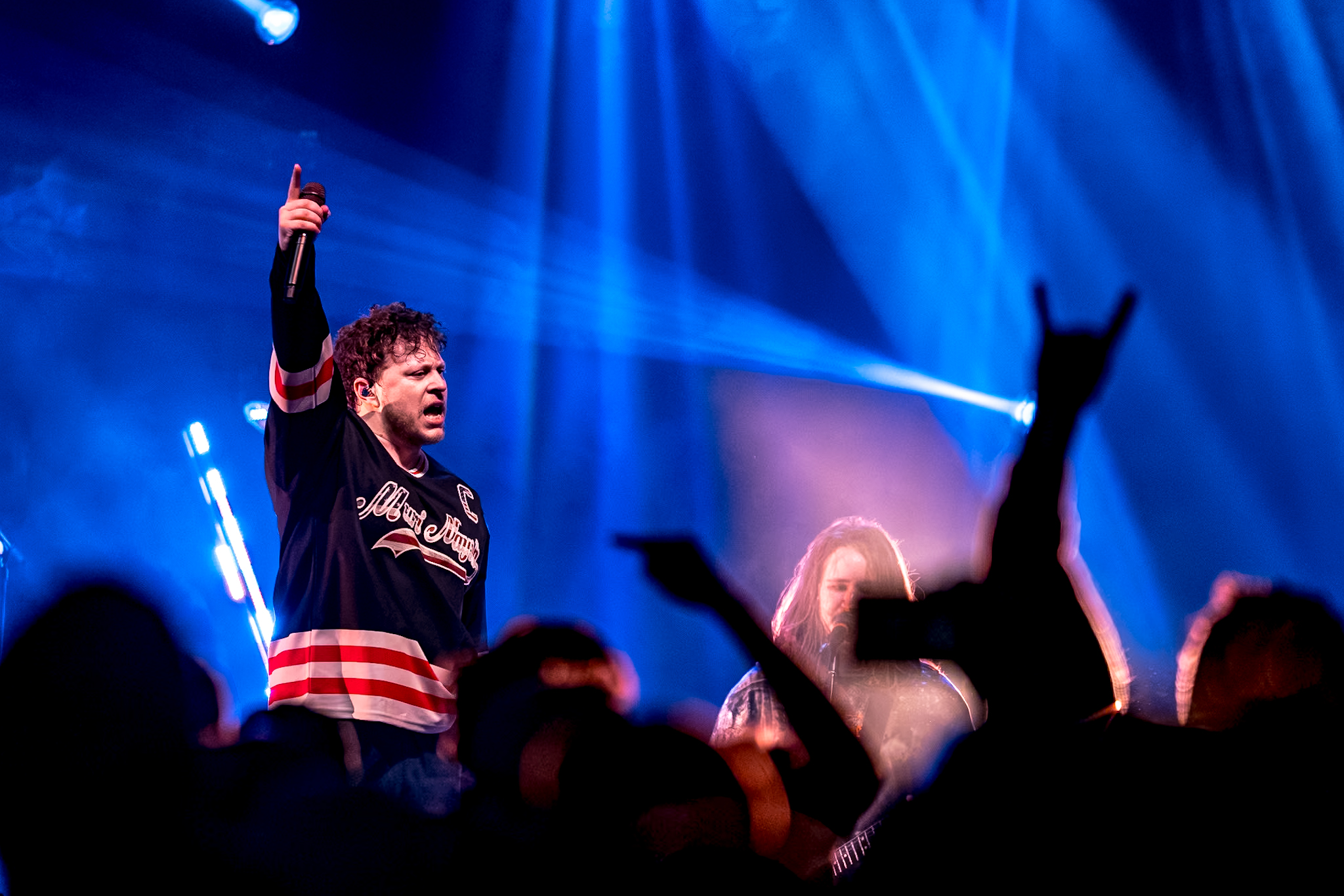 Bilmuri cranked hog all night long at a sold-out Roxian